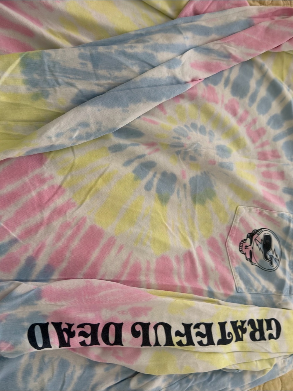 Vineyard Vines men’s Grateful Dead Tie-Dye  -